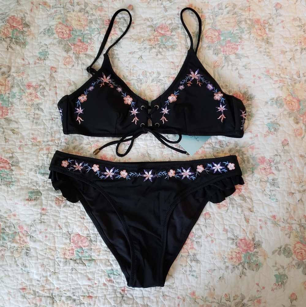 Cupshe Small Black embroidered Bikini